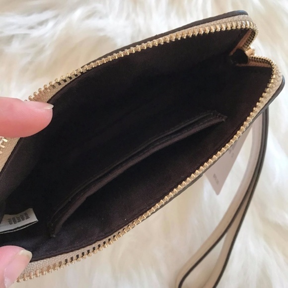 🌷CamiClassy Bags🌷Coach PVC  Wristlet Wallet - Picture 3 of 4